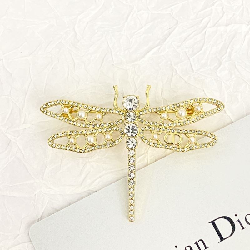 chr1st1an D10r brooches